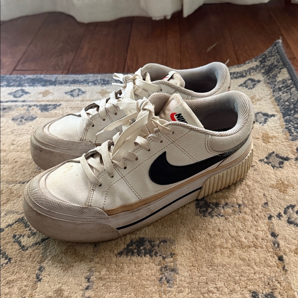 Nike Court Legacy Lift Sneakers